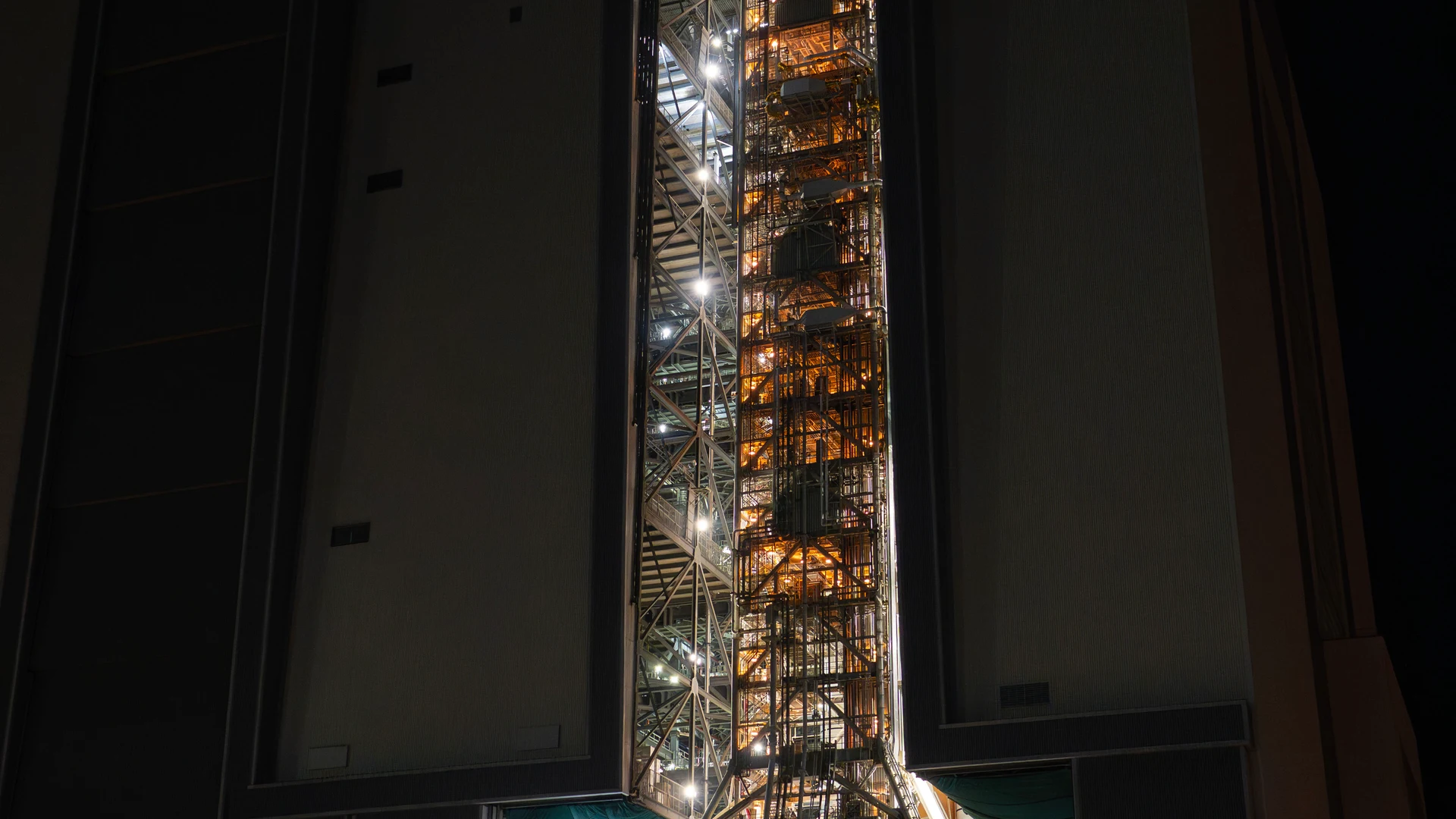 NASA's SLS Rocket and Orion Spacecraft Rollout to Launch Pad 39B - free hd space wallpaper for desktop